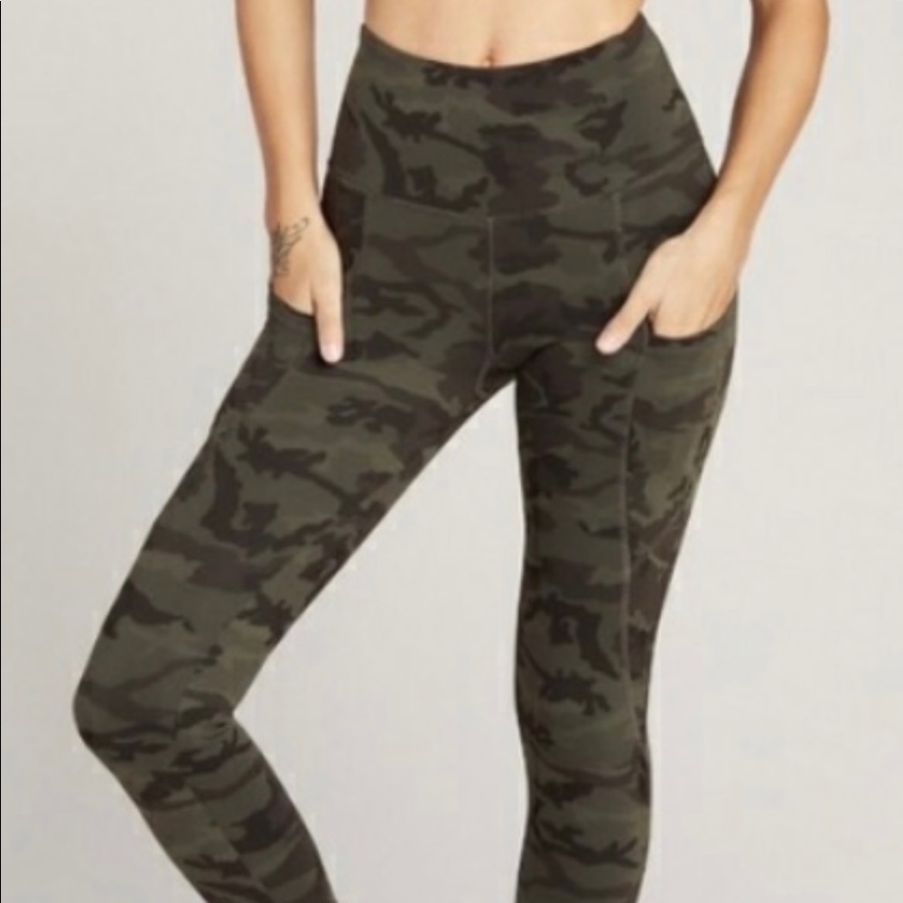 Strut this camo 3/4 legging